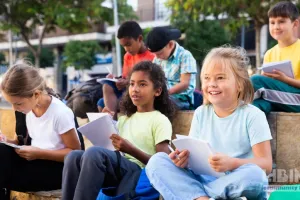 Poetry in Education: A Multidisciplinary Field Trip Blending Theatre, Art, and Nature