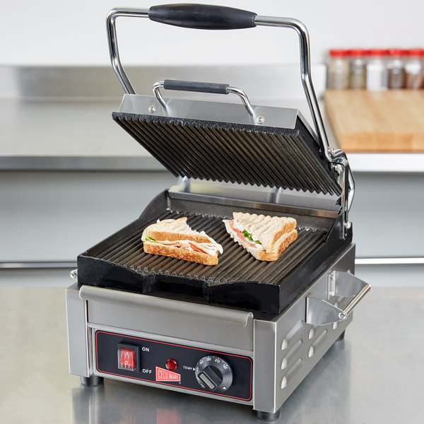 Vollrath 40793 Cayenne Super Size Single Panini Sandwich Press with Smooth  Aluminum Plates - 17 7/16 x 15 5/8 Cooking Surface - 120V, 1800W