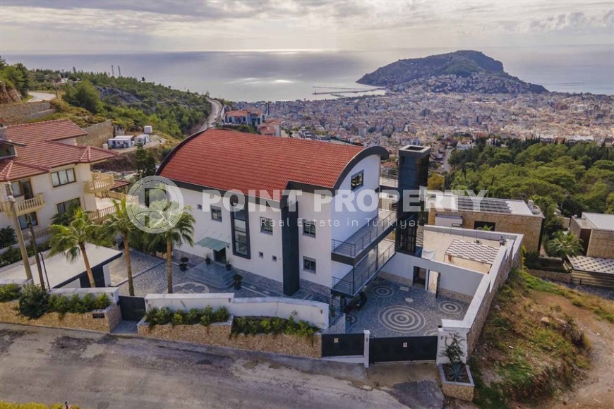 Luxurious three-storey villa 14+2, overlooking the sea and the Alanya fortress, in a prestigious area of the city - Bektash-id-5979-photo-1