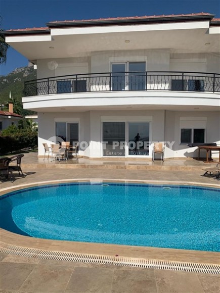Two-storey villa in the mountains, in a prestigious area of Alanya - Upper Oba-id-5987-photo-1