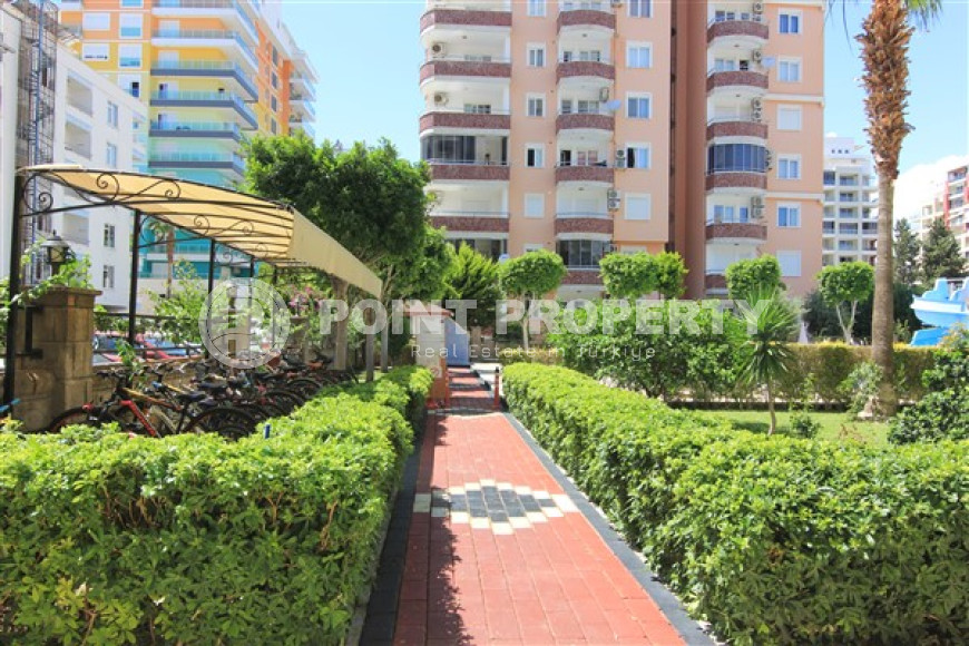 Furnished three bedroom apartment, 178m² 200m from the sea in Mahmutlar, Alanya-id-1482-photo-1