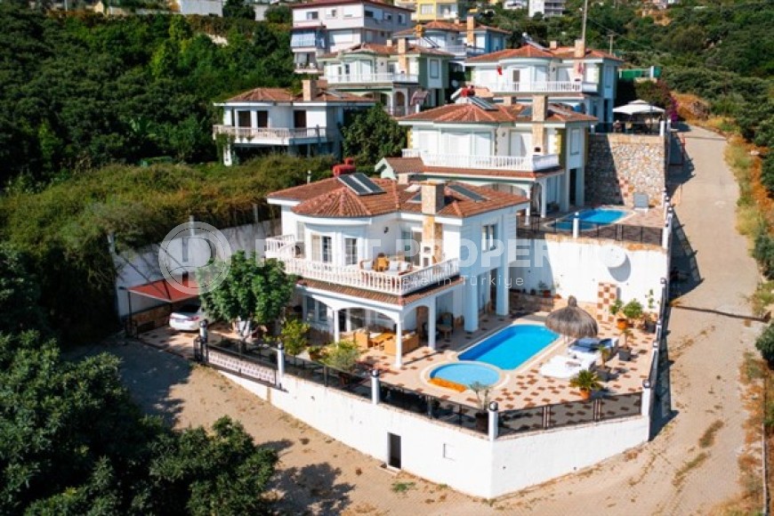 Detached villa with a pool and garden, in a picturesque, prestigious area of Alanya - Hasbahce-id-6138-photo-1