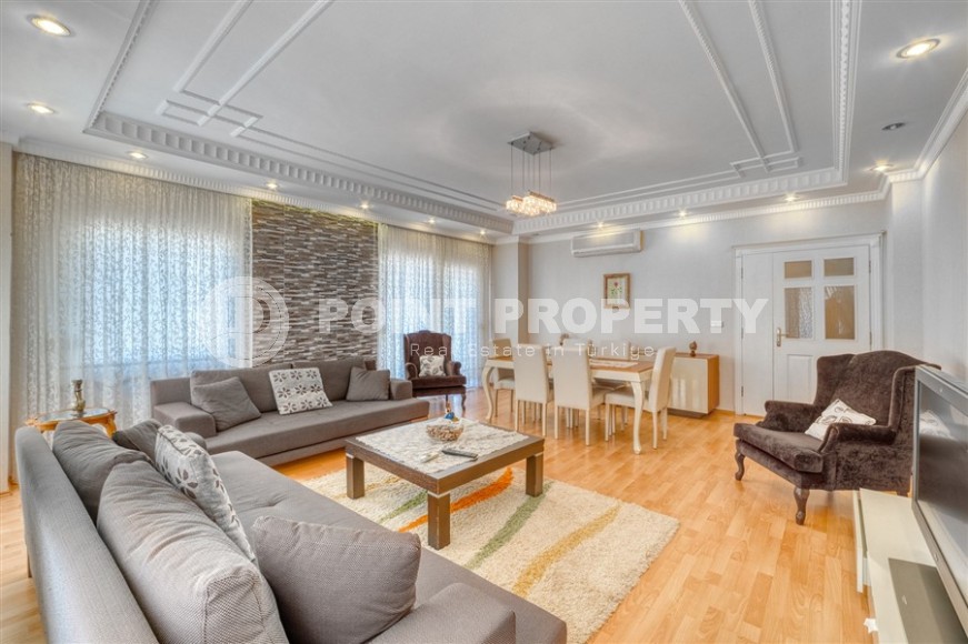 Spacious, modern 4+1 apartment, on an area of 200 m2, on the 4th floor, in the center of Alanya-id-6295-photo-1