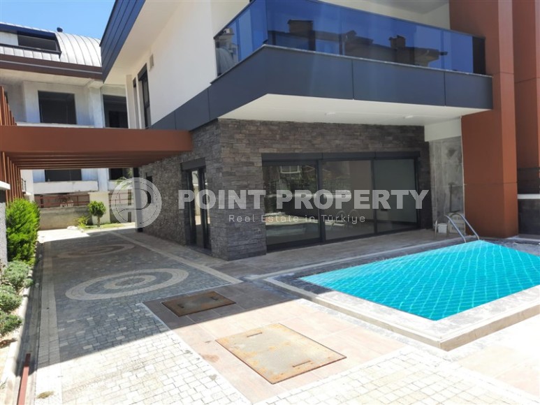 New three-storey villa with fine finishing, 300 meters from the sea, in a quiet area of Alanya - Avsallar-id-6345-photo-1
