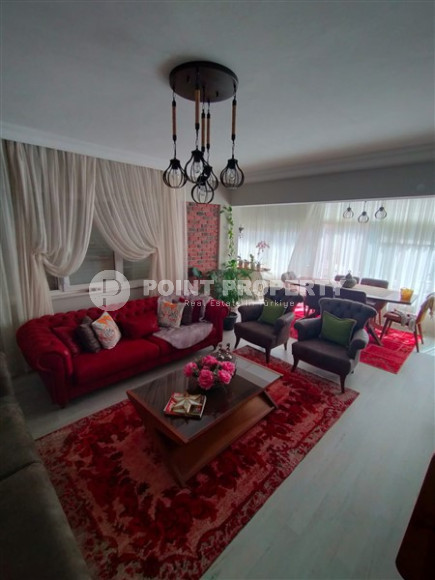 Three-room apartment, 110m², 400m from the sea in an urban house in the center of Alanya-id-1502-photo-1