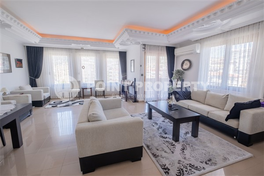 Spacious duplex 5+1, 220m², in the very center of Alanya, 500 meters from Keykubat beach-id-1506-photo-1