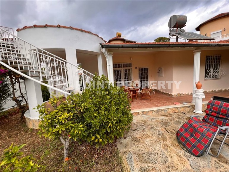 One-storey villa with a shady garden in a picturesque, quiet area of Alanya - Avsallar-id-6471-photo-1