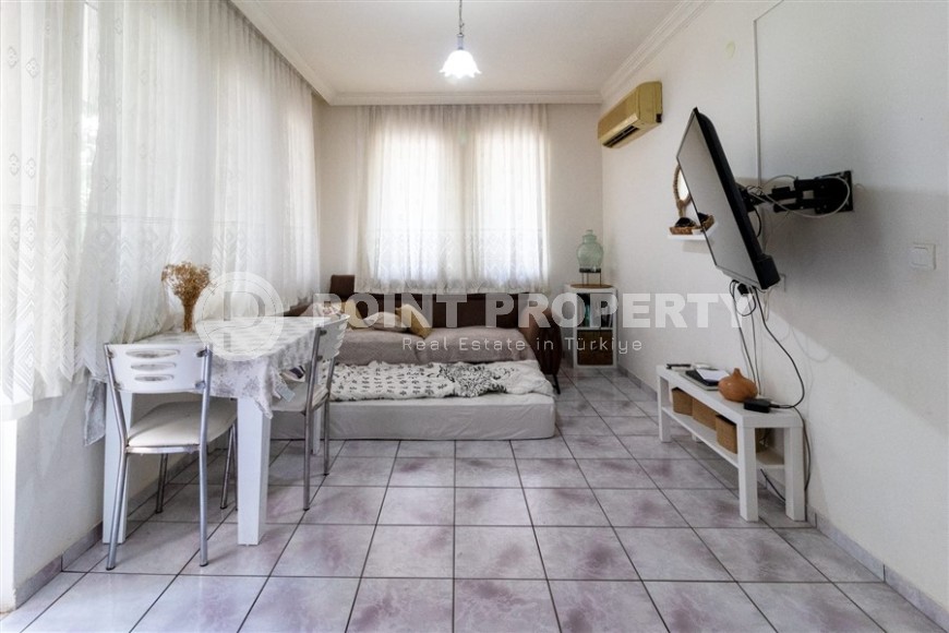 Affordable 2+1 apartment, on an area of 90 m2, in a building built in 1999, in the center of Mahmutlar district-id-6666-photo-1