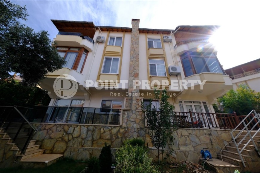 3-storey twin villa 450 meters from the sea, in a prestigious, picturesque area of Alanya - Kestel-id-6709-photo-1