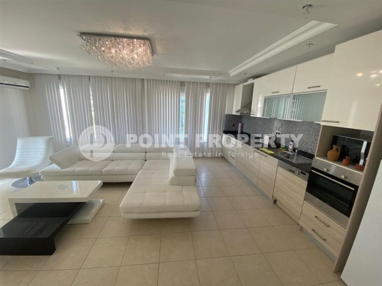 Large two-level apartment 5+1, with a total area of 380 m2, on the 4th floor with an attic in a popular area of Alanya - Lower Oba-id-6895-photo-1