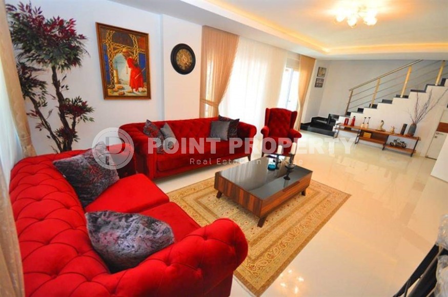 Spacious duplex apartment with three bedrooms, on the 5th floor with attic, in the center of Alanya-id-7028-photo-1