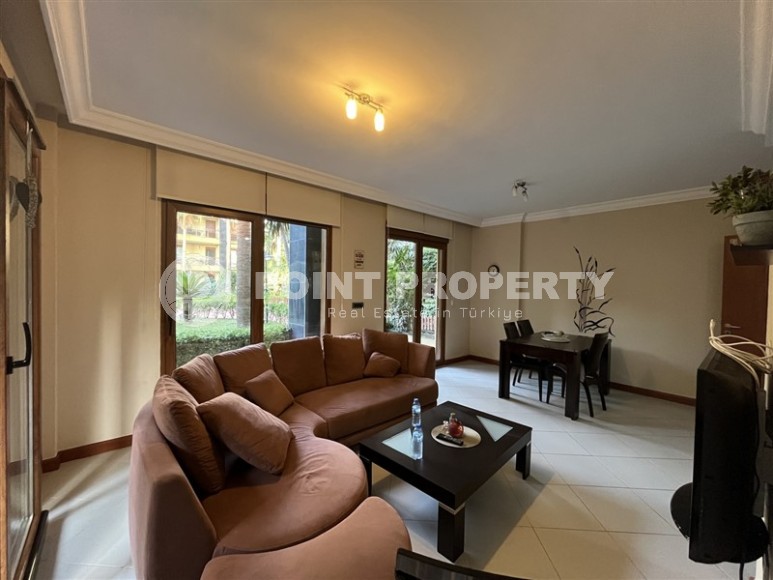 Cozy apartment 2+1, total area 110 m2, first line from the sea, in the center of Alanya-id-7044-photo-1