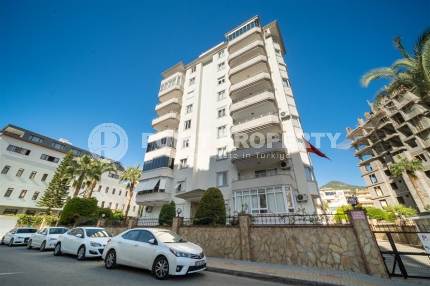 Spacious apartment of 110 m2, furnished and renovated, in the center of Alanya, 500 meters from the sea-id-2715-photo-1