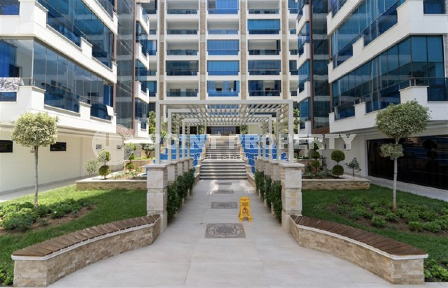 In an elite complex: apartment 1+1, 67m², furnished, 300m from the beaches of Mahmutlar, Alanya-id-1563-photo-1