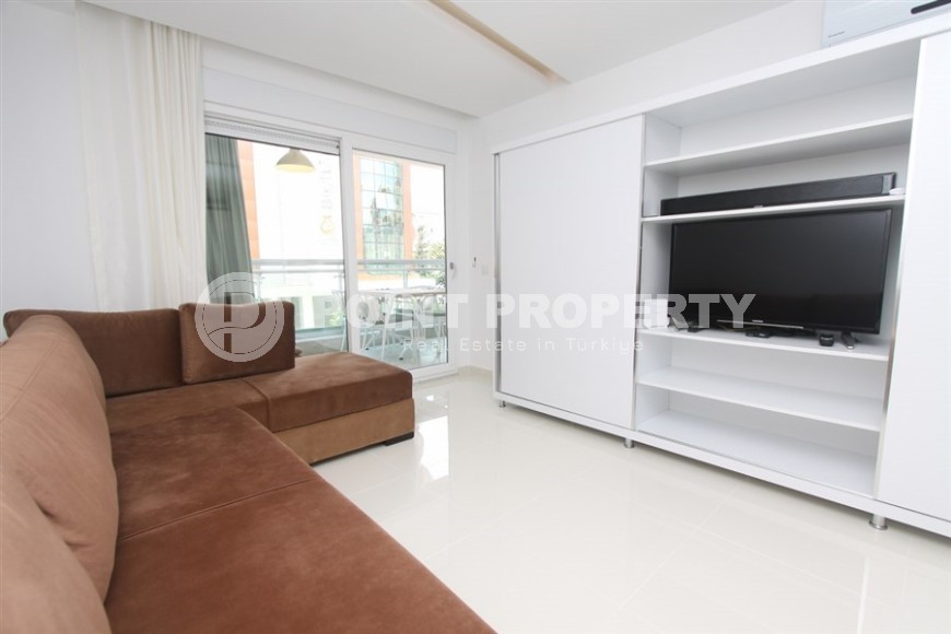 Modern 1+1 apartment with a spacious glazed balcony, 350 meters from the luxurious Cleopatra Beach-id-7299-photo-1