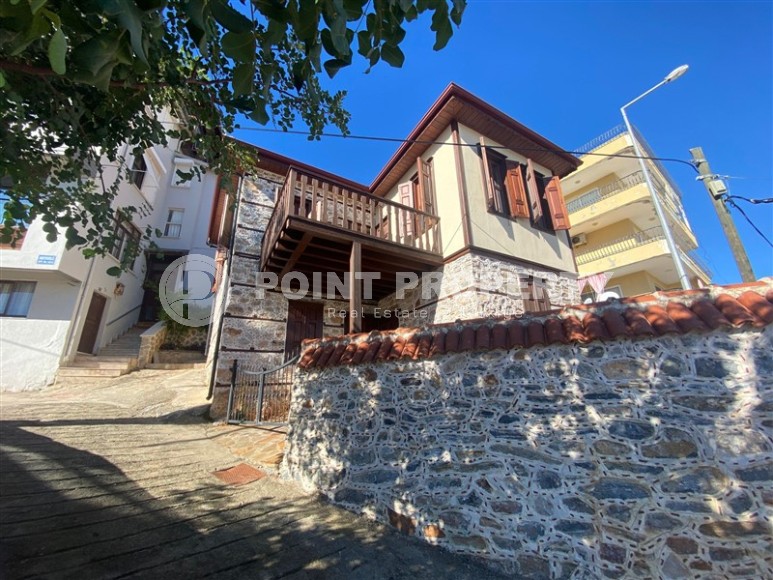 Custom-made two-storey stone house in the historical area of Alanya - Kale-id-7355-photo-1