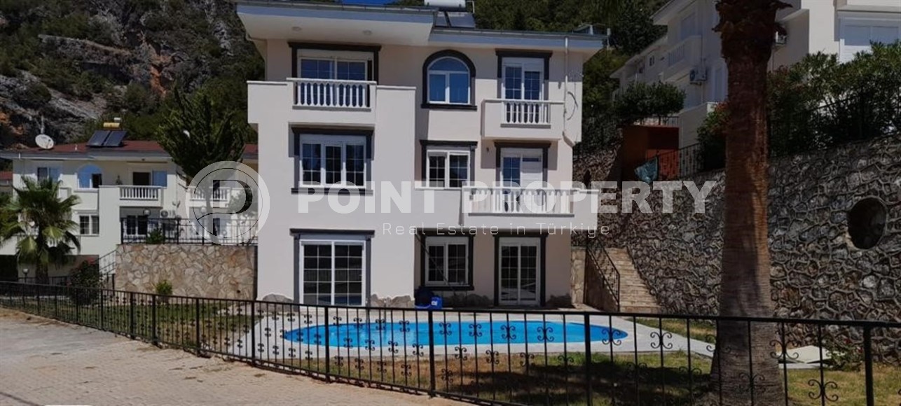 Panoramic three-storey villa with mountain views, in the elite area of Alanya - Tepe-id-7356-photo-1