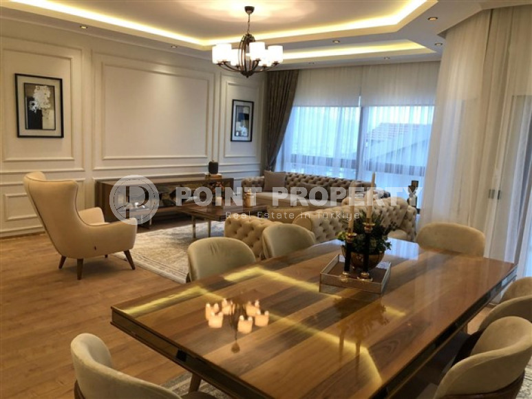Designer three-bedroom apartment, 120m², on the Alanya Peninsula, in the fortress, in the center of Alanya-id-1573-photo-1
