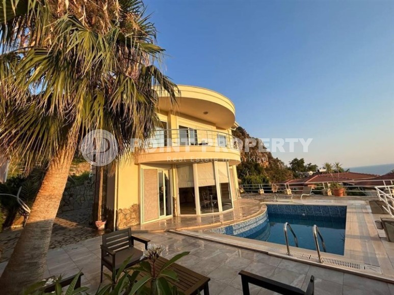 Detached two-storey villa with a swimming pool and a garden, in a prestigious area of Alanya - Kestel-id-7434-photo-1