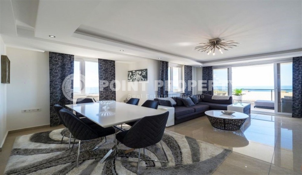 Панорамная двухуровневая квартира с видом на море на 3-м этаже с мансардой, в 500 метрах от пляжа и набережной-id-7454-фото-1