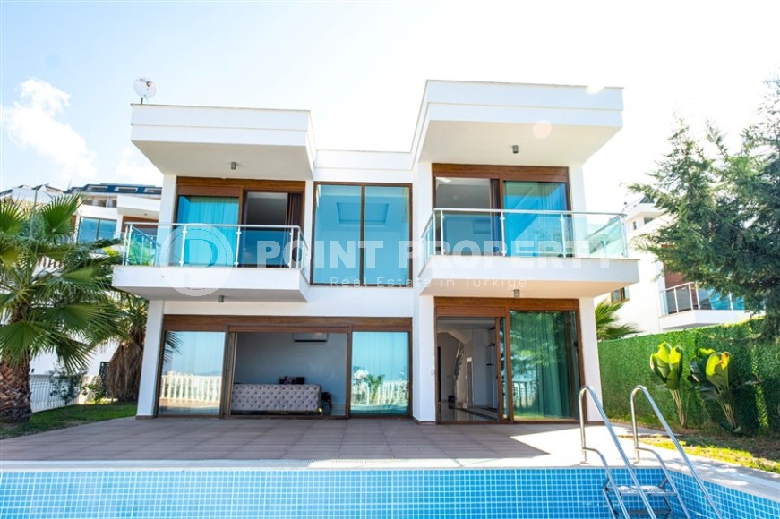 Spacious, modern villa with panoramic views of the sea and green gardens, in a quiet area of Alanya - Kargicak-id-7554-photo-1