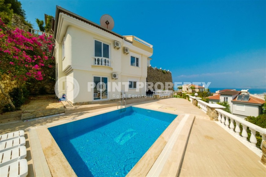 Three-storey villa 4+1 with panoramic sea views, two kilometers from the beach and promenade-id-7572-photo-1