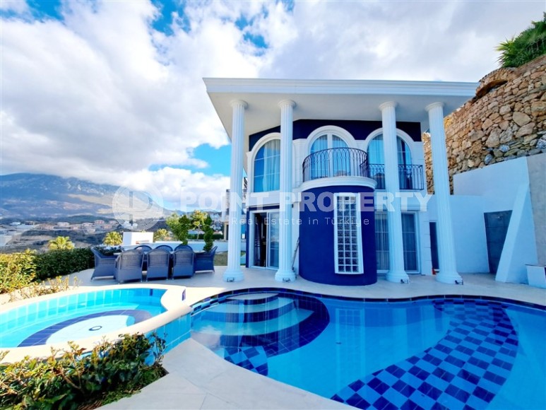 Villa with designer renovation, four bedrooms and views of the Mediterranean Sea in the Kargicak area-id-5293-photo-1