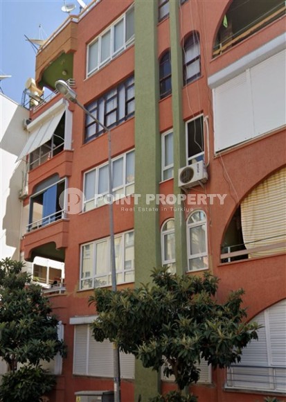 Inexpensive 1+1 apartment with a top location 200 meters from the sea, in the very center of Alanya-id-7739-photo-1