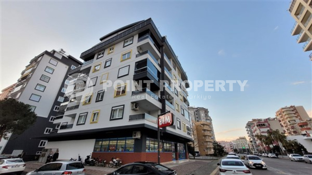 Three-room apartment, 110m², 150m from the sea in the center of Mahmutlar, Alanya-id-1601-photo-1