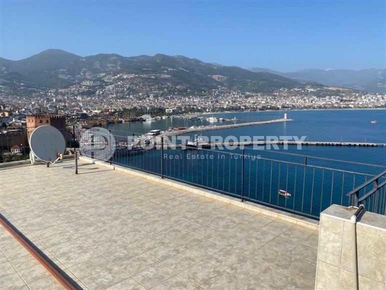 Furnished 3+1 apartment with a large outdoor terrace overlooking the port of Alanya, in the historical district of the city - Kale-id-7819-photo-1