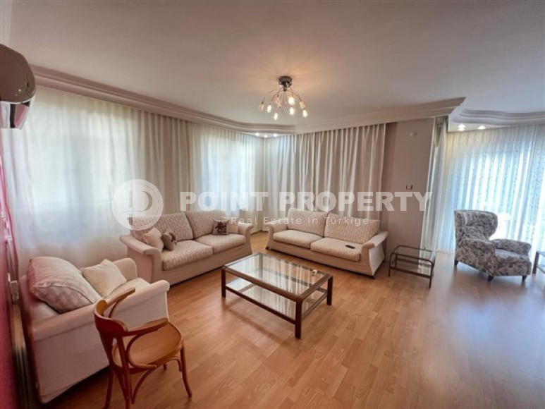 Apartment 3+1 with separate kitchen in the center of Alanya, 50 meters to the sea-id-1607-photo-1