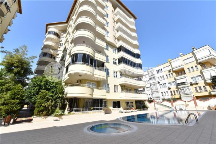 Four-room furnished apartment with large balconies, 300 meters to the central beach of Alanya, 170m2-id-1608-photo-1