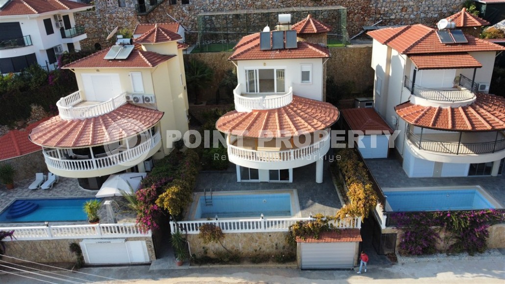 Large three-storey villa 5+1, with a total area of 300 m2, one and a half kilometers from the center of Alanya-id-7844-photo-1