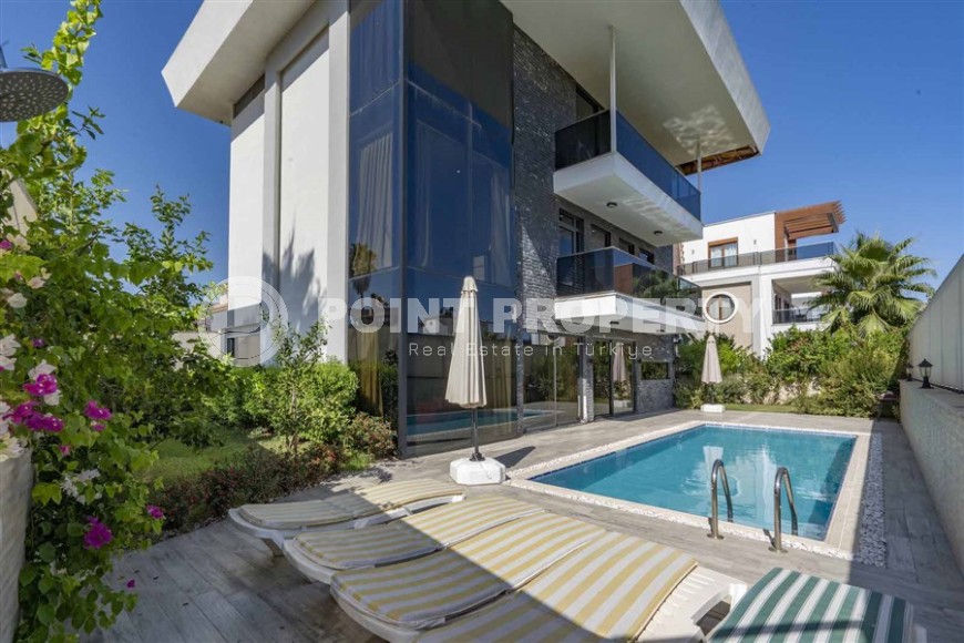 Modern three-storey villa built in 2020 with a swimming pool and garden, 200 meters from the sea-id-7845-photo-1