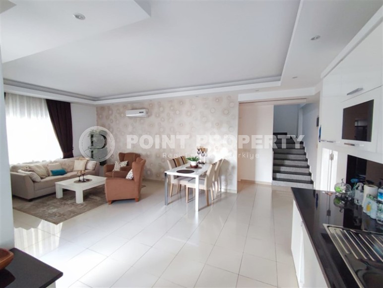 Large two-level apartment 5+1 on the 4th floor with an attic 600 meters from the sea-id-7895-photo-1