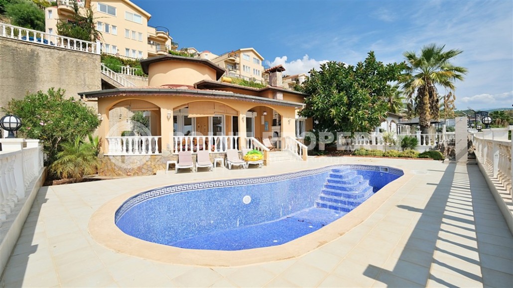 Atmospheric villa with a swimming pool and garden area two kilometers from the sea-id-7961-photo-1