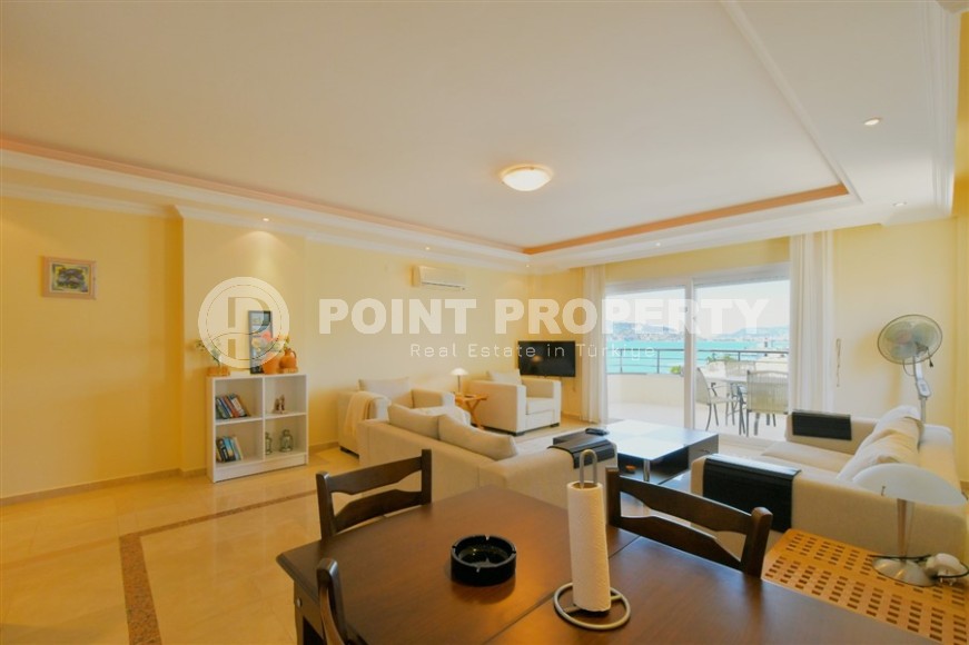 Panoramic apartment overlooking the sea and Mount Kale, in the center of a comfortable area of Alanya - Tosmur-id-8026-photo-1