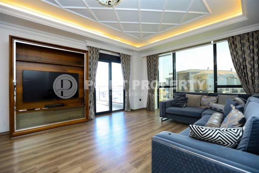 Spacious four-room apartment with good interior and furniture, Alanya center-id-4542-photo-1