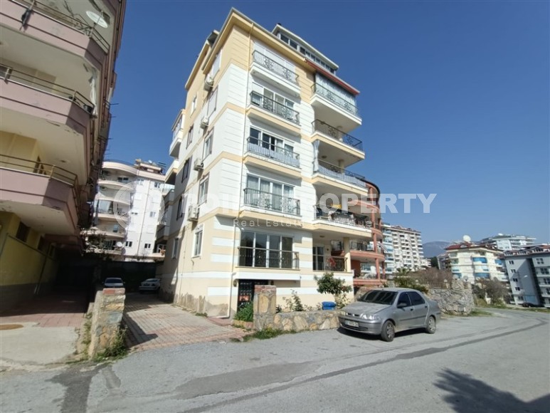 Spacious apartment in Cikzhili area, Alanya.-id-8147-photo-1