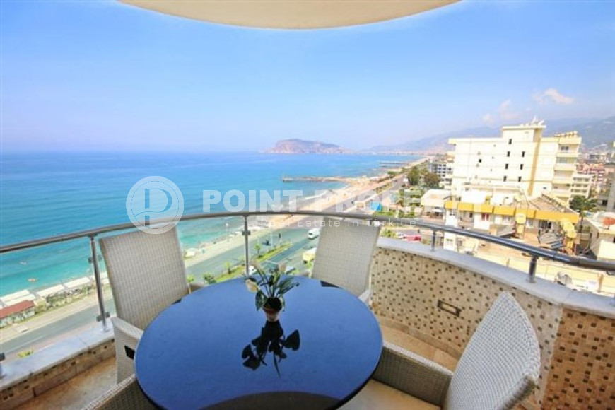 Three bedroom penthouse, 230m², overlooking Alanya Castle in the center of Tosmur, Alanya-id-1640-photo-1