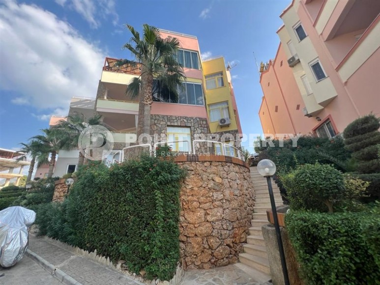 Three-storey twin villa with a magnificent garden in Kestel!-id-8270-photo-1