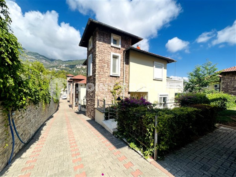 Furnished three bedroom villa, 190m², with stunning views in Alanya - Sugözü area-id-1652-photo-1