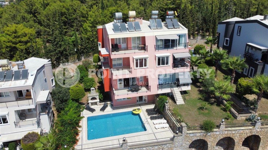 Garden duplex with views and infrastructure in the center of Alanya-id-8404-photo-1