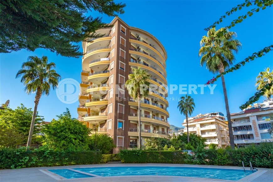 Spacious apartment 220 m² in the center of Alanya, next to Cleopatra beach-id-8706-photo-1