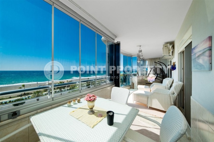 Apartment 120 m² in a prestigious complex on the first coastline in Mahmutlar-id-8764-photo-1