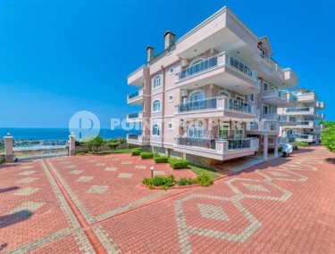 Просторная квартира 135 м² с видом на море в районе Демирташ-id-8913-фото-1