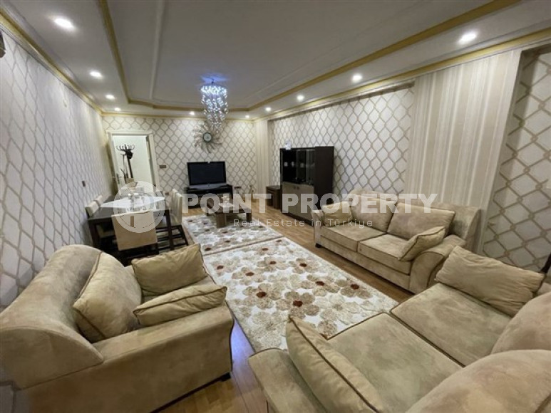 Spacious furnished penthouse 6+1,360m² in the center of Alanya, 1000 meters from Cleopatra Beach-id-1765-photo-1