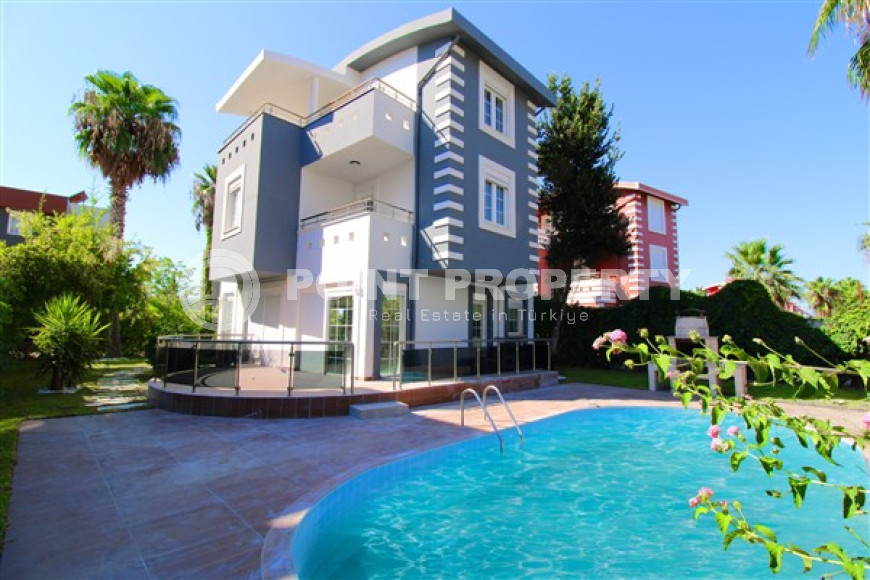 Private three-storey four-bedroom villa, 220m², with swimming pool, in the elite area of Antalya - Belek-id-1773-photo-1