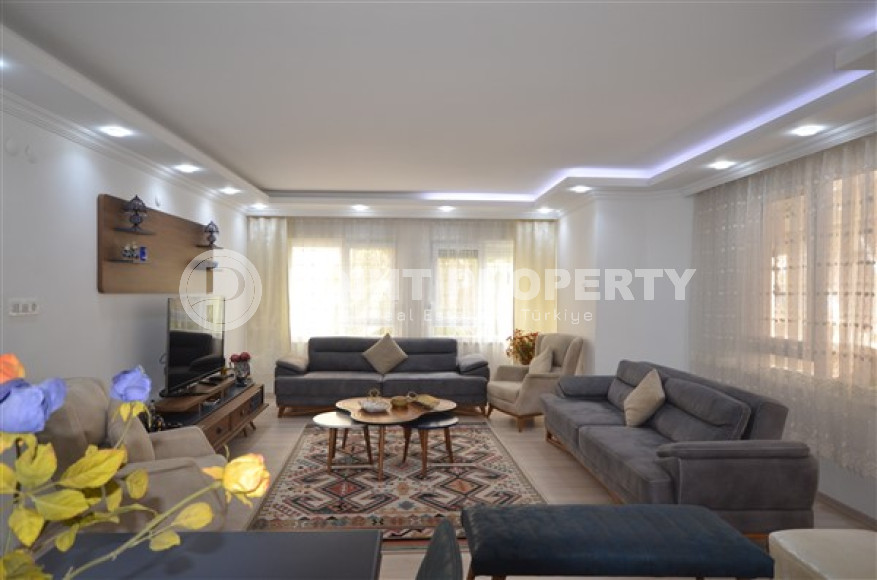 Furnished four-room apartment, 180m², with sea views 100m from the sea in Oba, Alanya-id-1803-photo-1