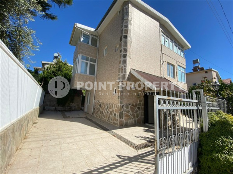 Furnished three-storey villa 4+2, 230m², in Alanya Konakli area, 500m from the center of the area-id-1958-photo-1
